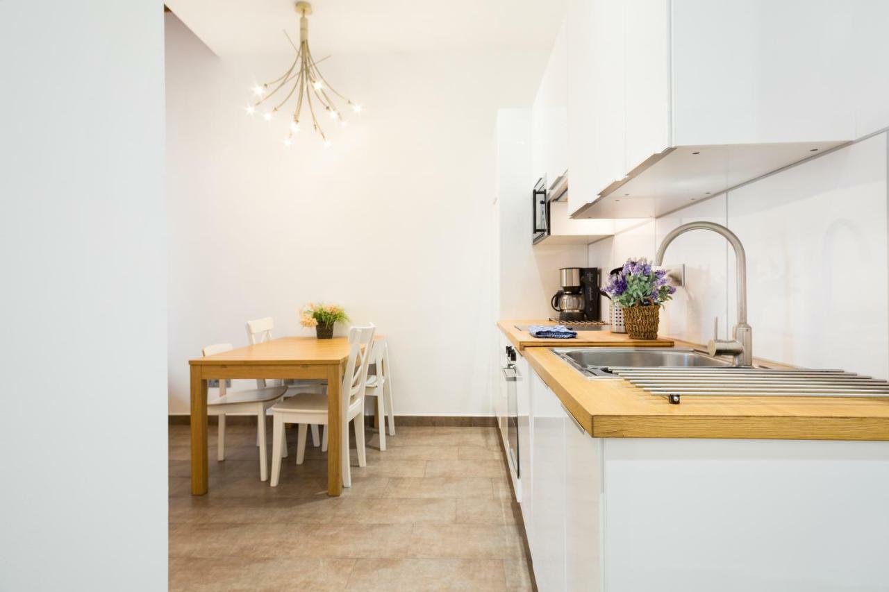 Stay U-Nique Apartments Eixample Center Barcelona Bagian luar foto