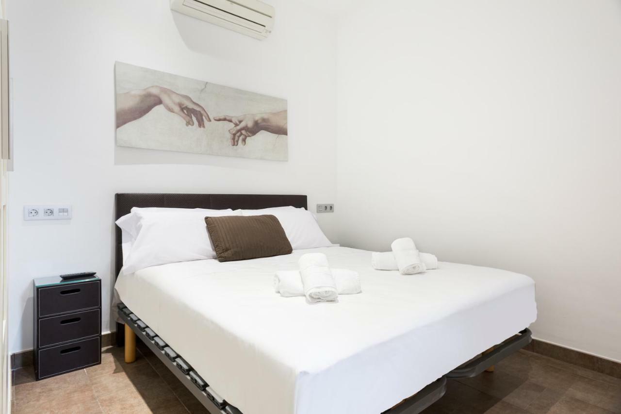 Stay U-Nique Apartments Eixample Center Barcelona Bagian luar foto