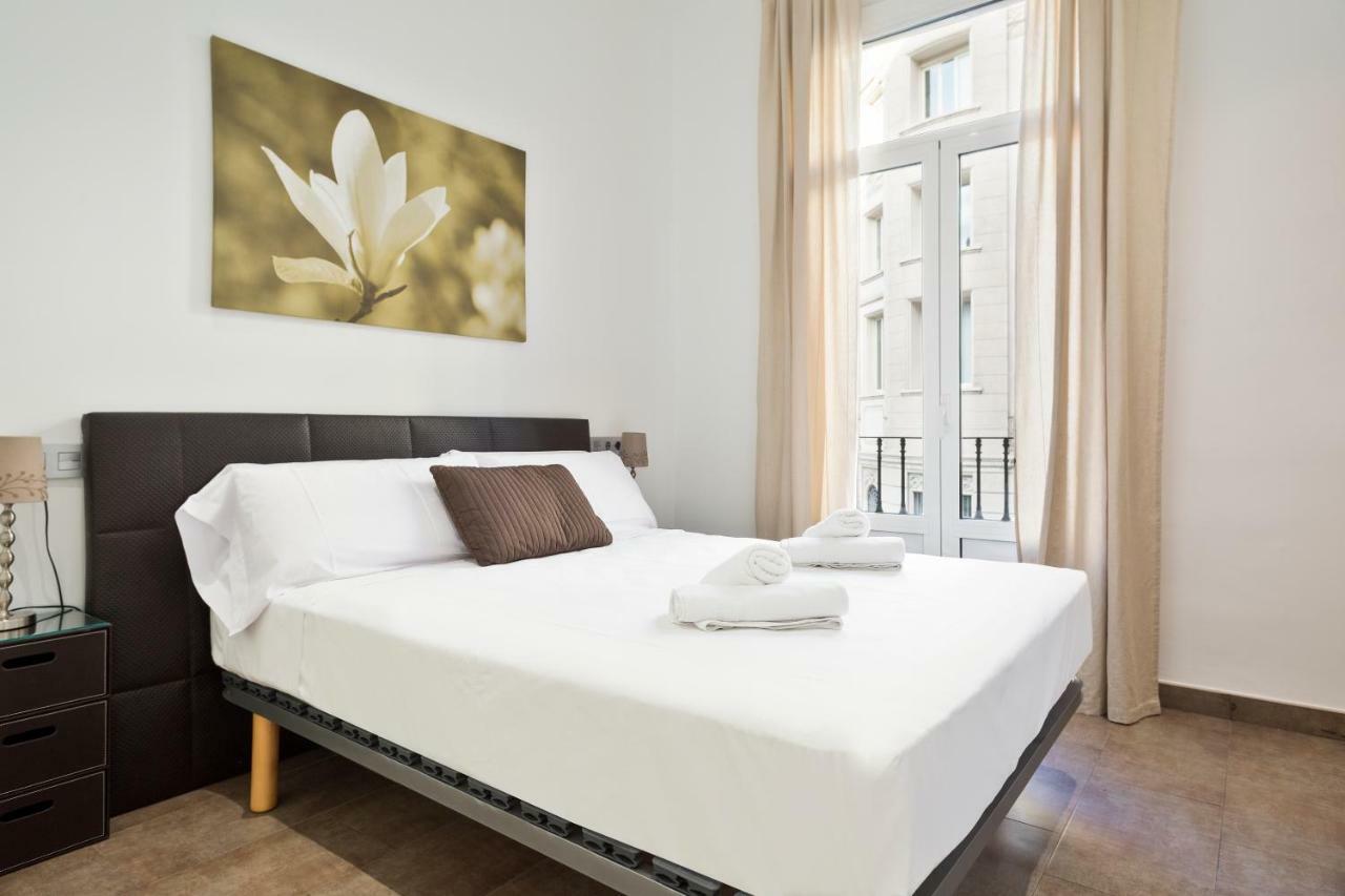 Stay U-Nique Apartments Eixample Center Barcelona Bagian luar foto