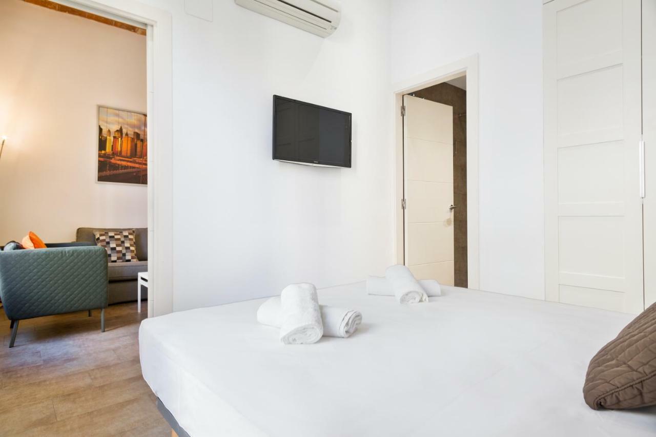 Stay U-Nique Apartments Eixample Center Barcelona Bagian luar foto