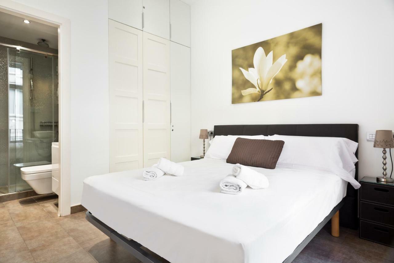 Stay U-Nique Apartments Eixample Center Barcelona Bagian luar foto