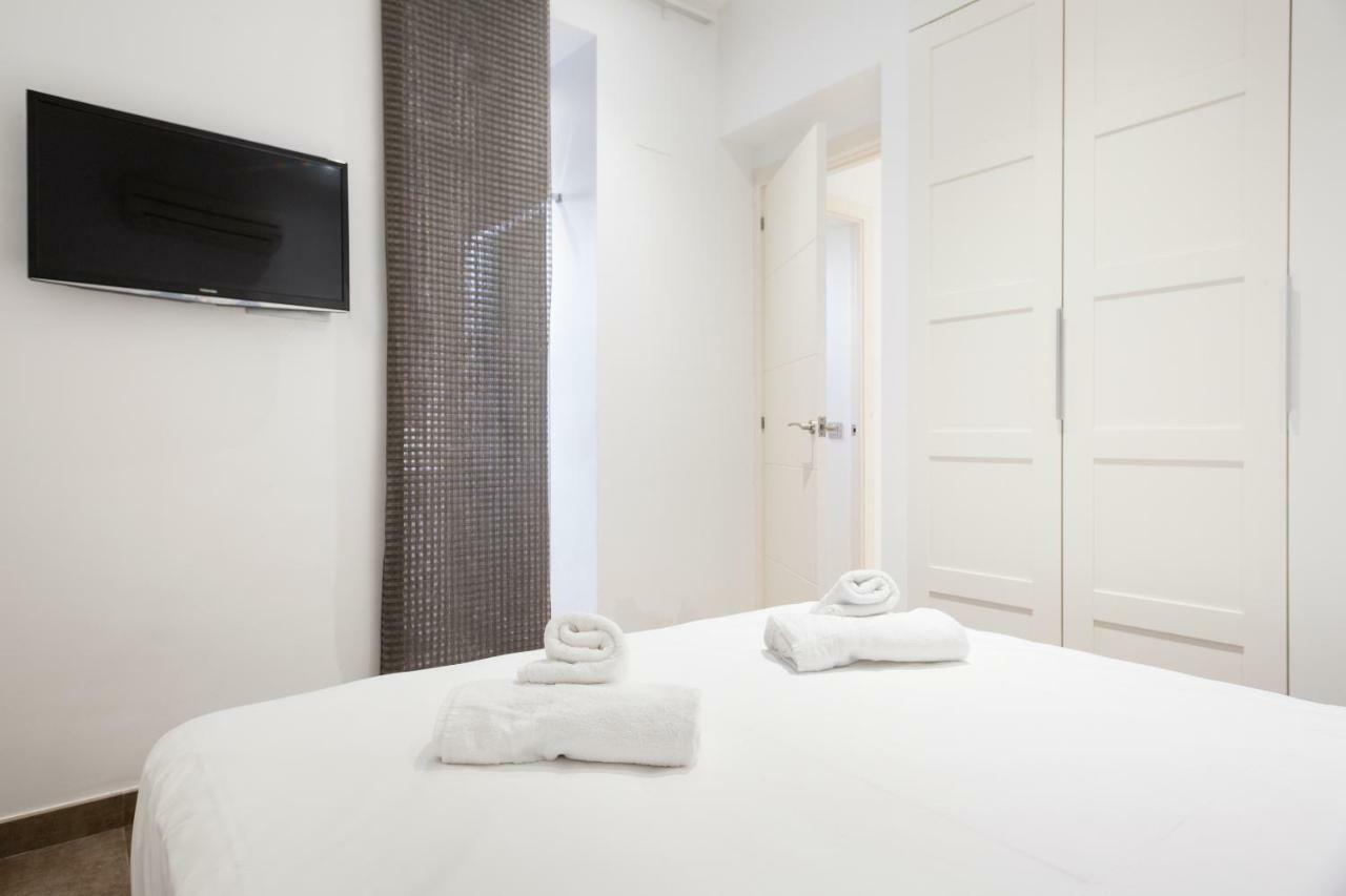 Stay U-Nique Apartments Eixample Center Barcelona Bagian luar foto